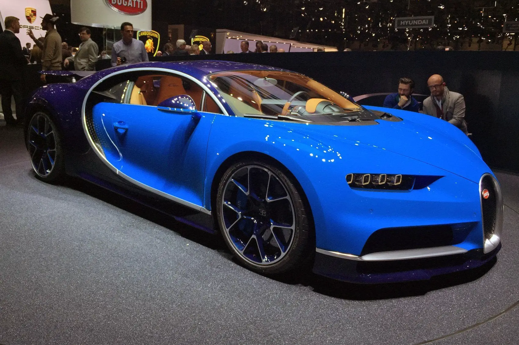 Bugatti Chiron revealed at Geneva 2016: the world has a new fastest ...