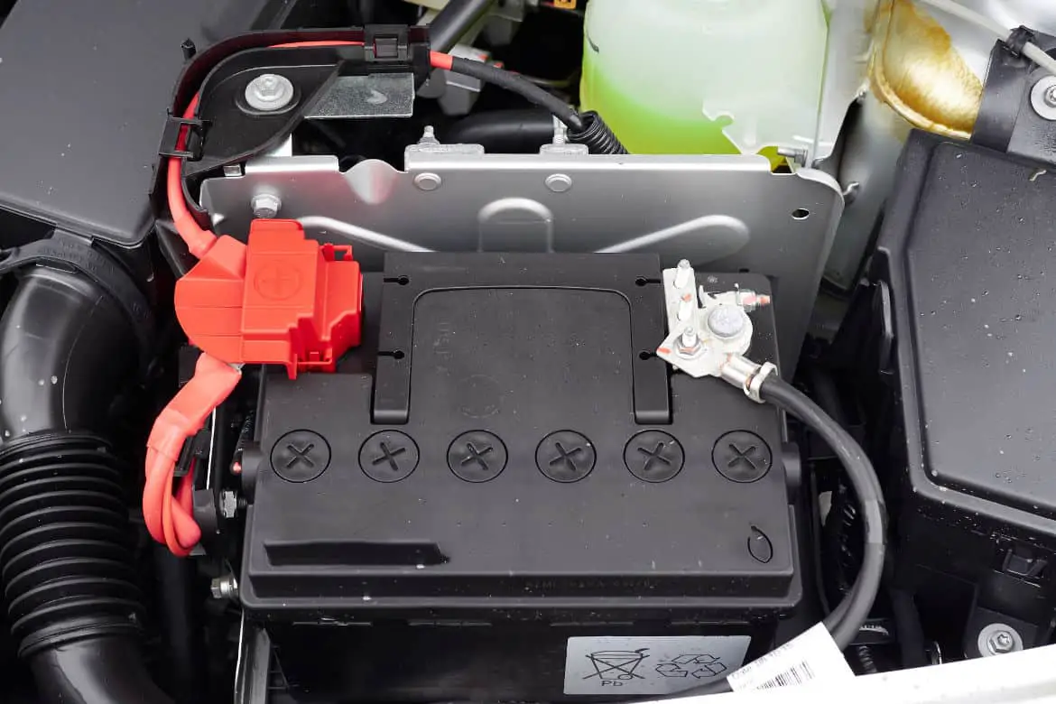 How Long Should Your Car Battery Last? Signs of When You ...