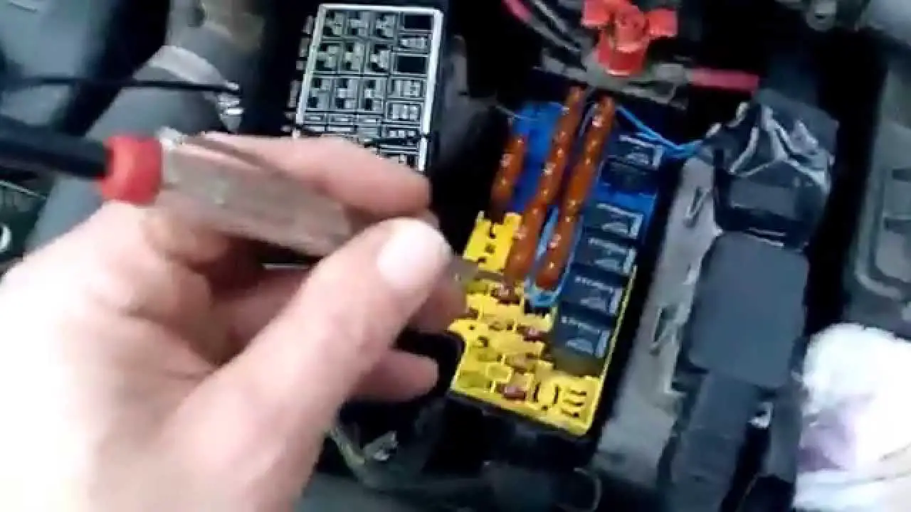HOW to check and replace blown car fuse
