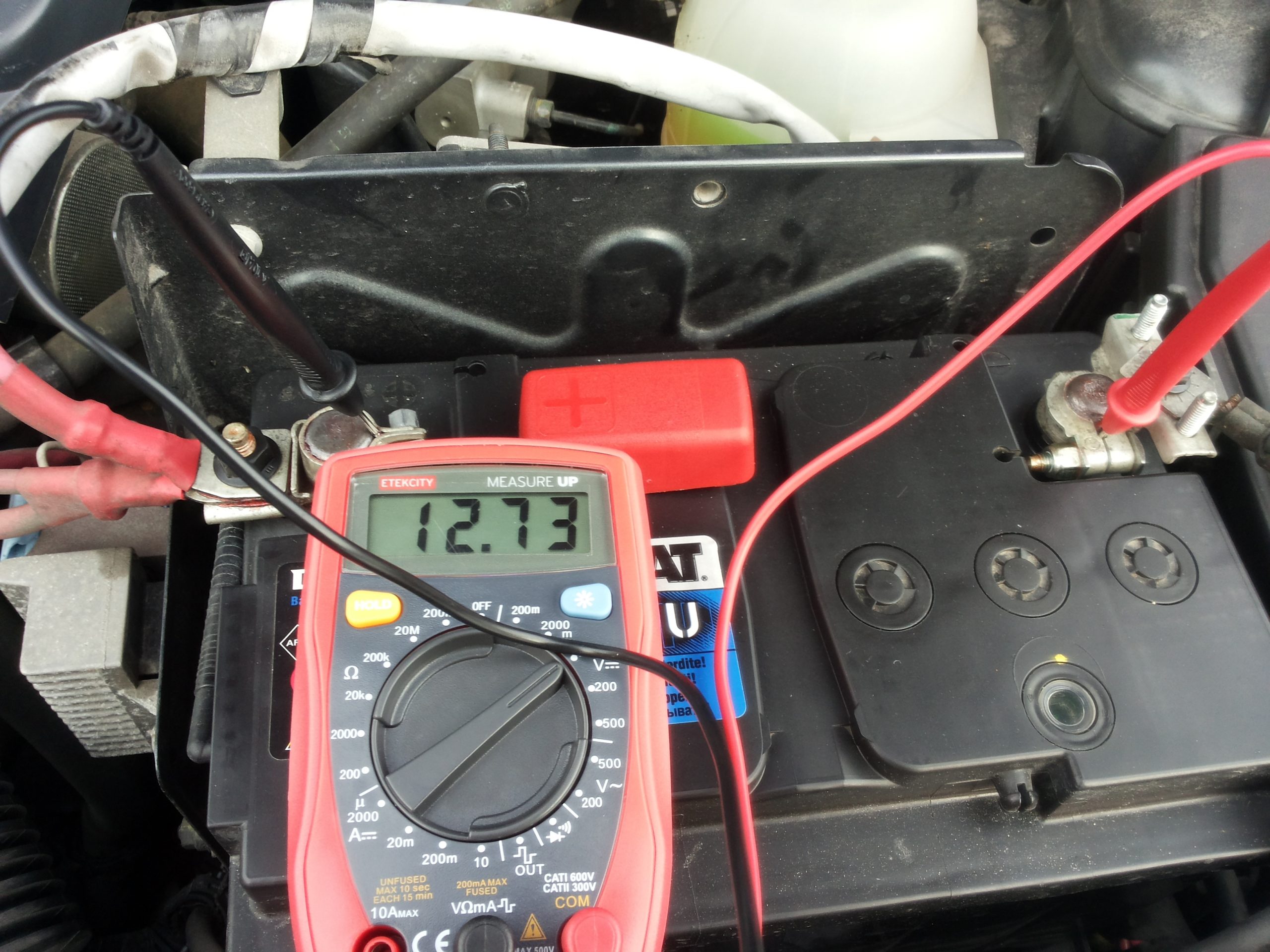 How to check your cars battery with a Digital Multimeter #FCDDIY#004