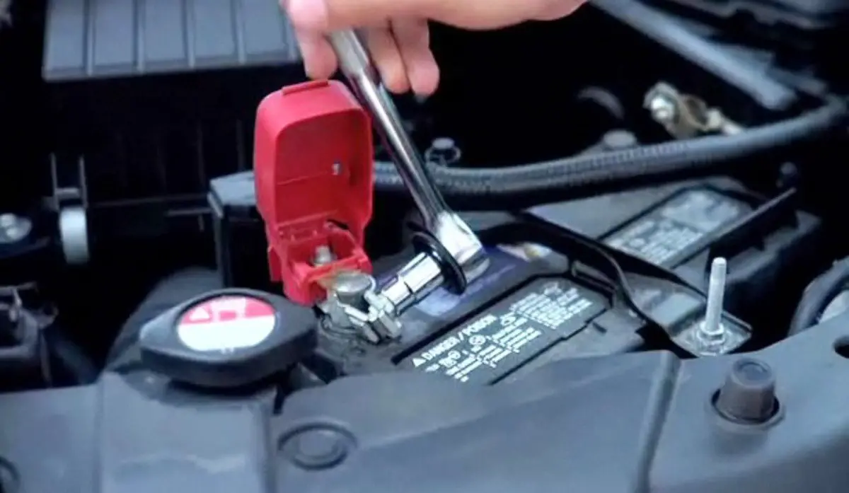 How to Disconnect a Car Battery â Mens Craze