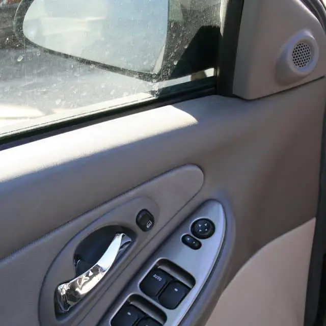 How to Fix Squeaky Power Windows in a Car