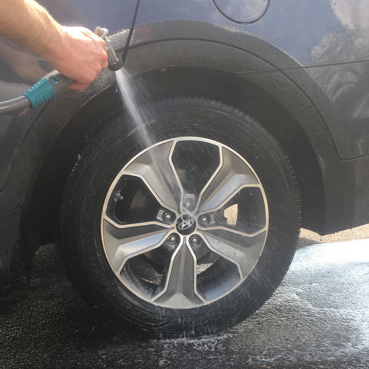 How to Properly Clean Car Tires