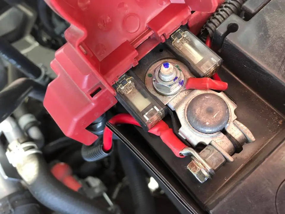 How to replace the car battery on a Toyota Fortuner ...